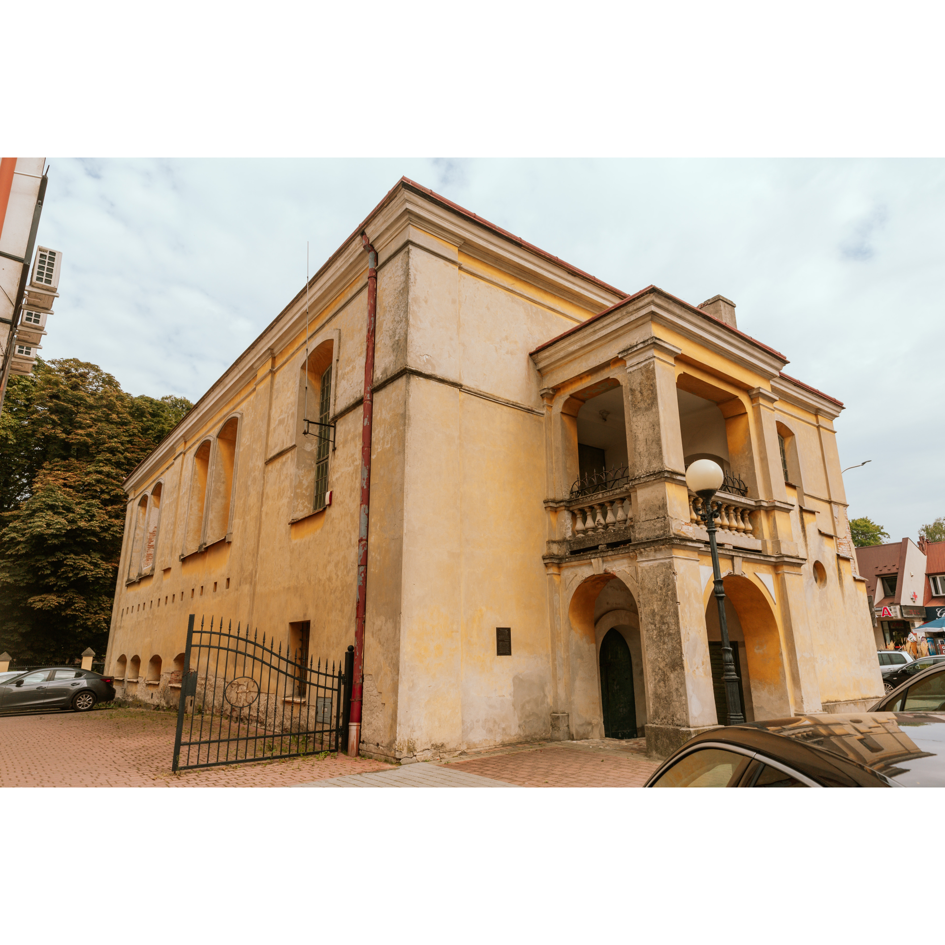 The synagogue from the outside