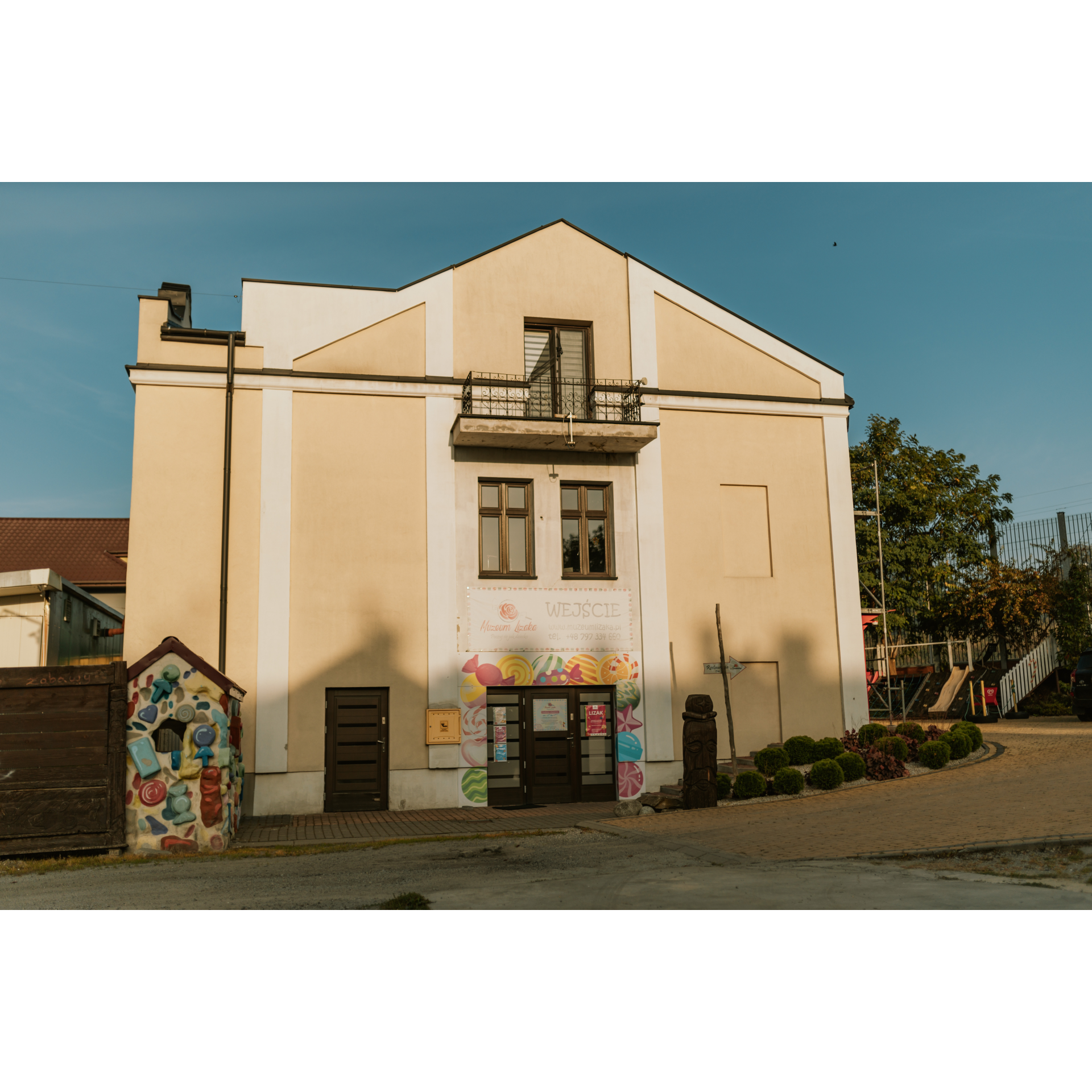 The lollipop museum from the front