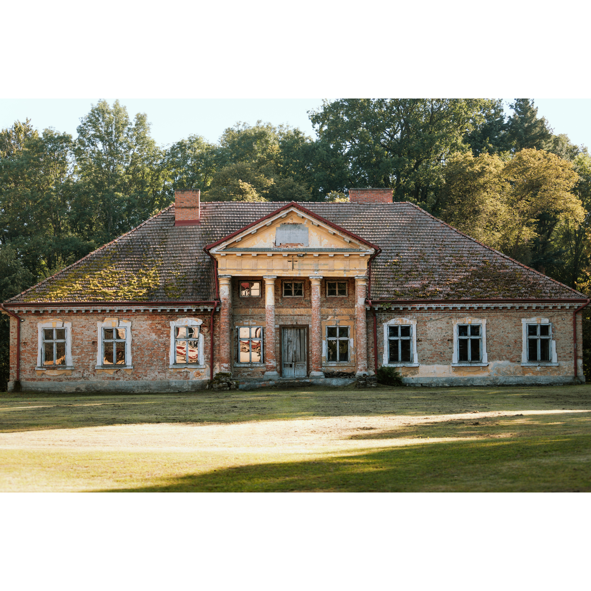 Manor house from the front