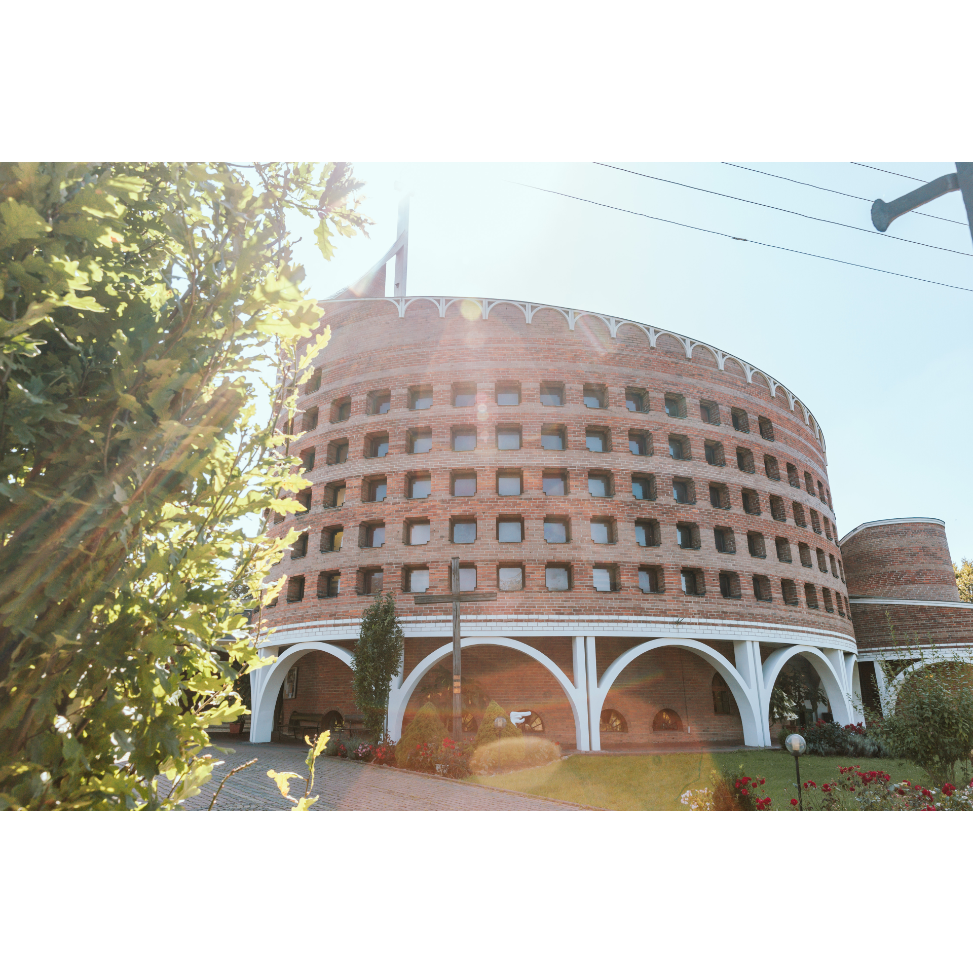 A church resembling a coliseum