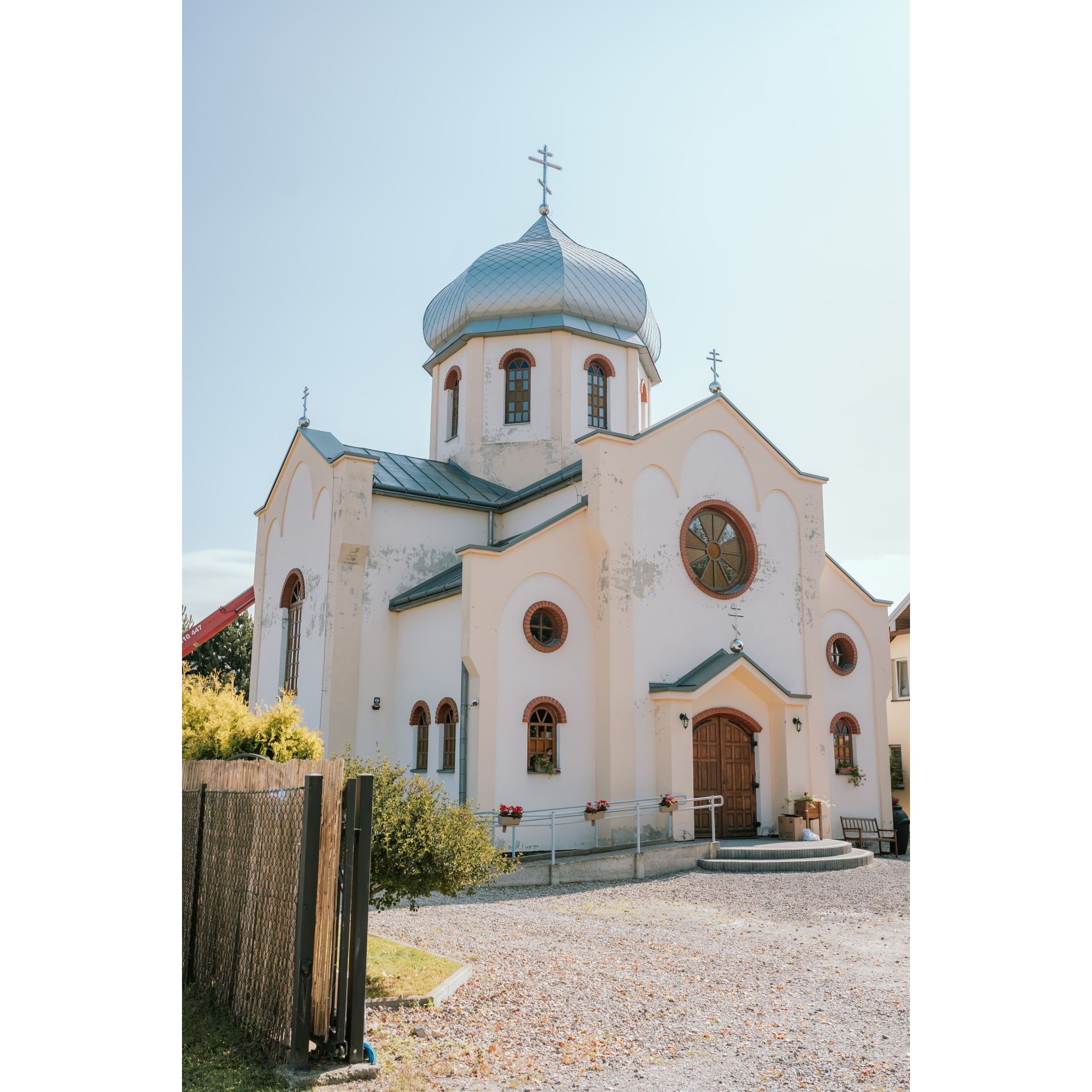 The bright single-dome church building, built on an isosceles cross plan, has a high drum under the main onion-shaped dome.