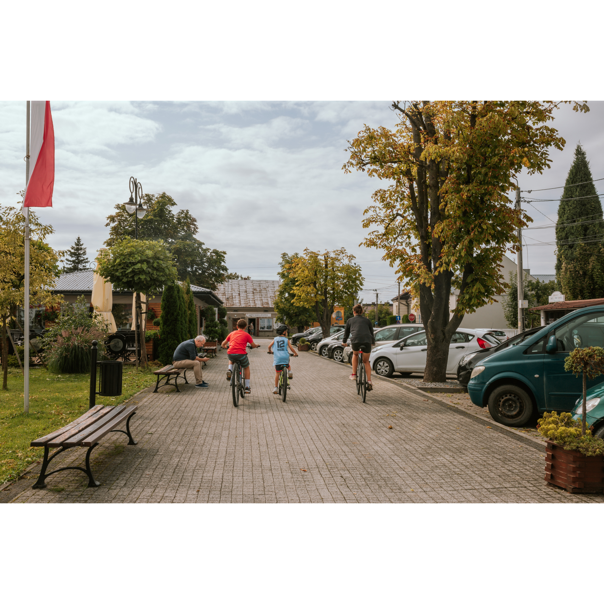 Cyclists on the promenade