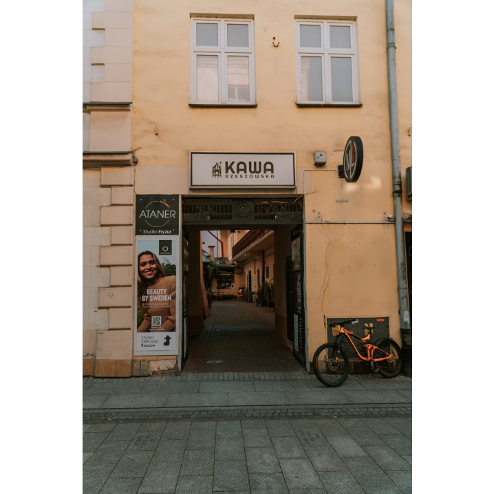 Z trasy rowerowej do kawiarni Kawa Rzeszowska