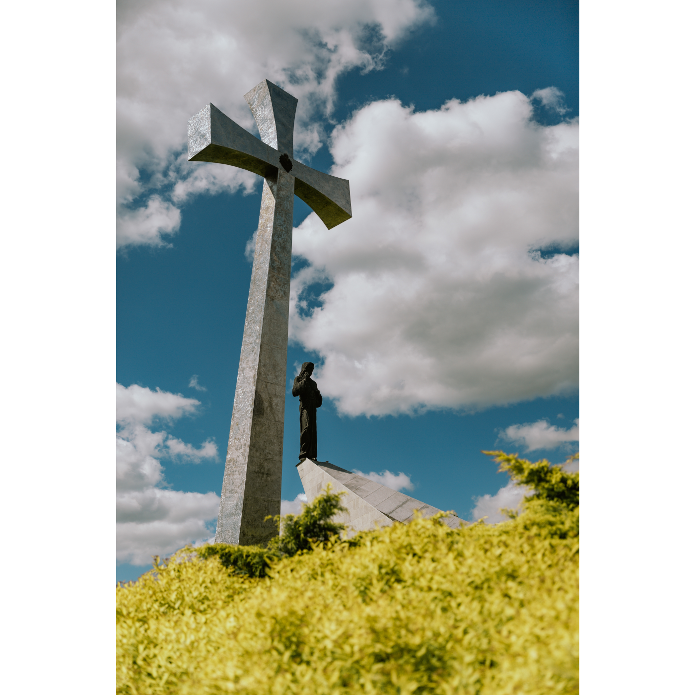 Krzyż na kopcu